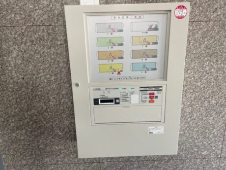 マップ式の火災受信機を採用しました。