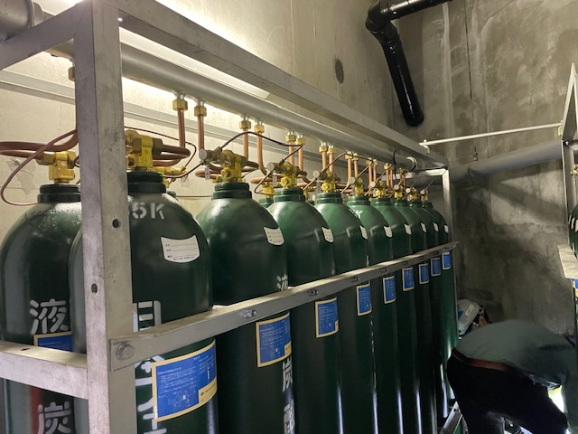 CO2消火設備ボンベ更新工事