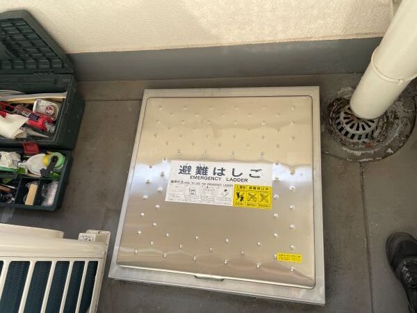 完全自社施工！　避難ハッチ交換！