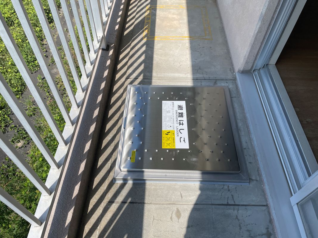 完全自社施工！　避難はしご取替工事